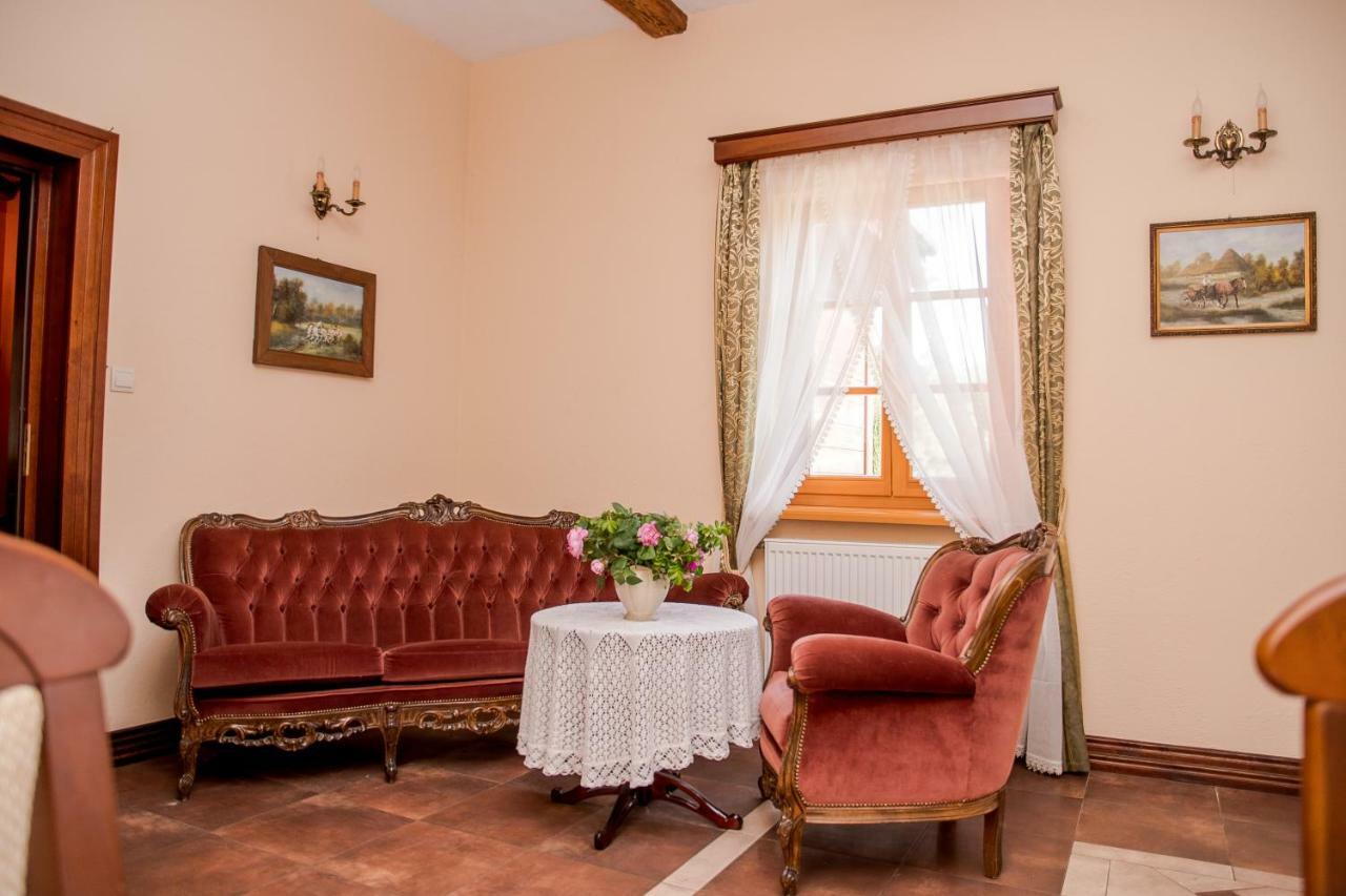 Hotel Dwor Woskrzenice à Biała Podlaska Extérieur photo
